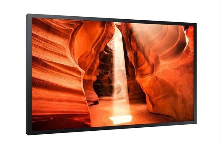 Retail Store Digital Window Signage Displays