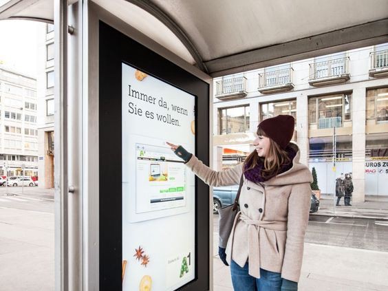 Waterproof Bus Station Lcd Screen